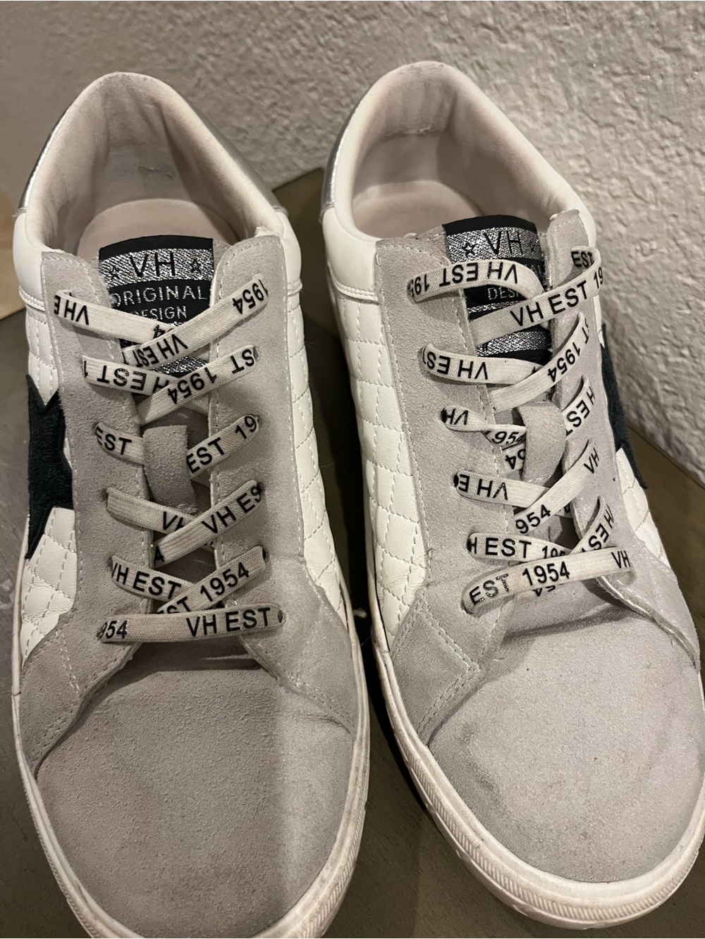 Vintage Havana Women’s 9.5 White Gray Suede Black Star Low Top Sneakers